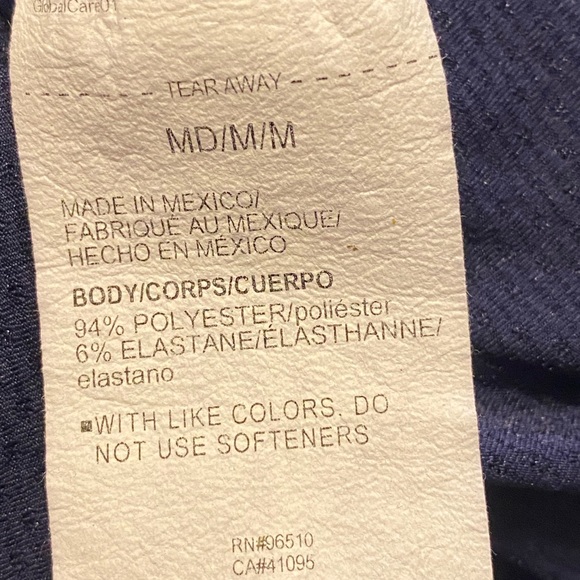 Under Armour Sports Top Size Medium - Picture 10 of 11